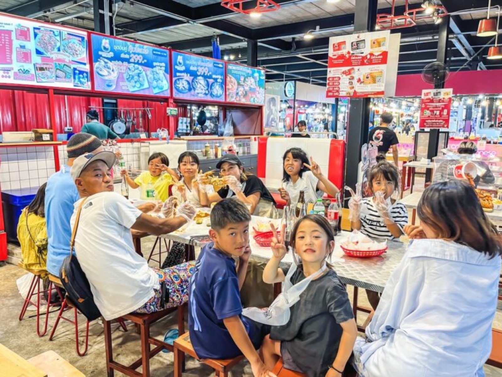 สาขาตลาดนัดรถไฟศรีนครินทร์ ด้านใน